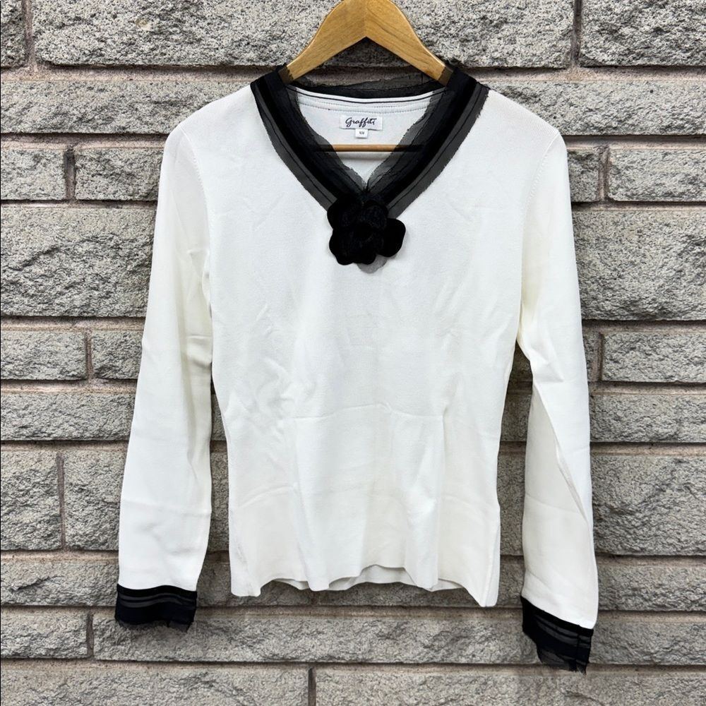 Vintage Elegant Graffiti White and Black Women's Top Sz M